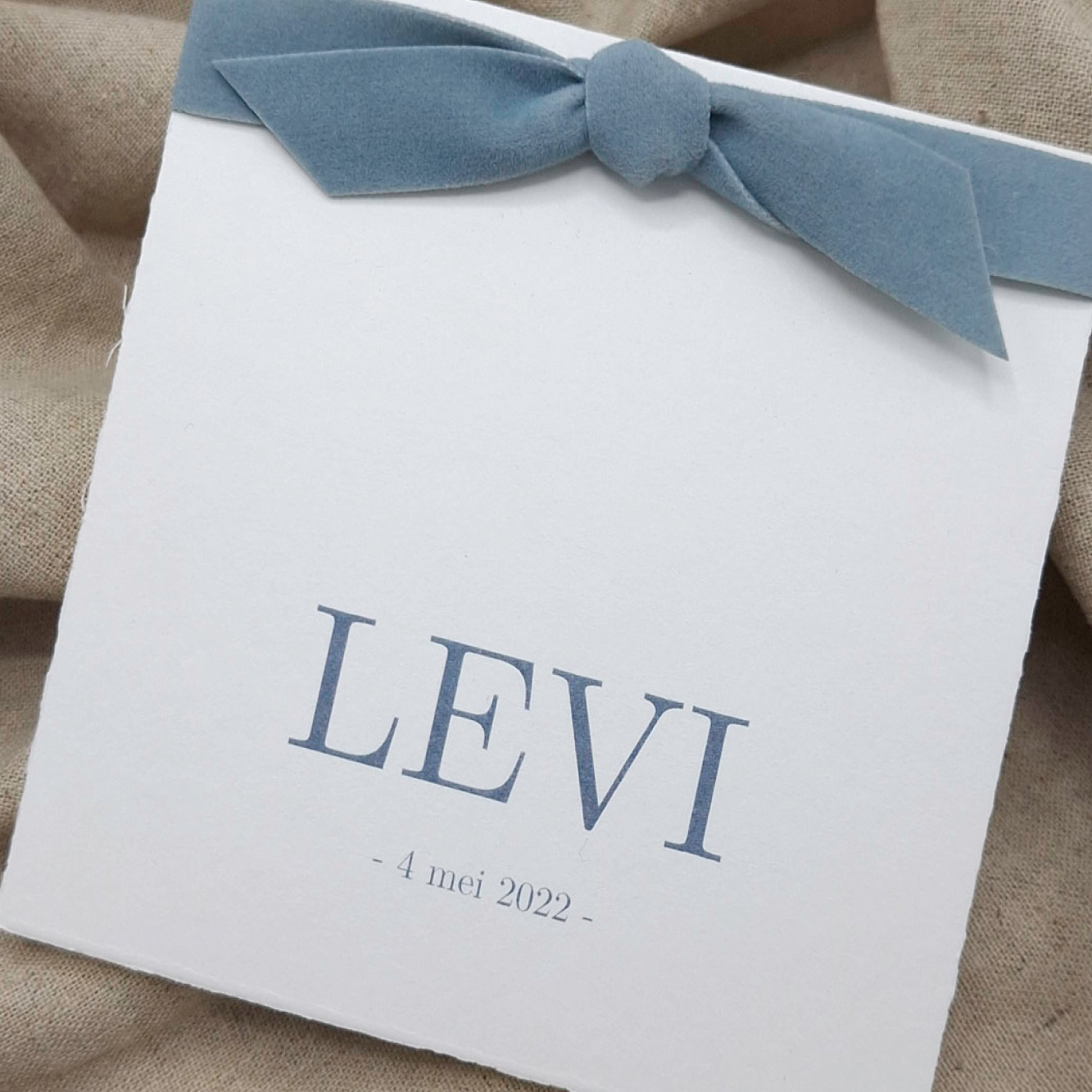Blauw suède lint