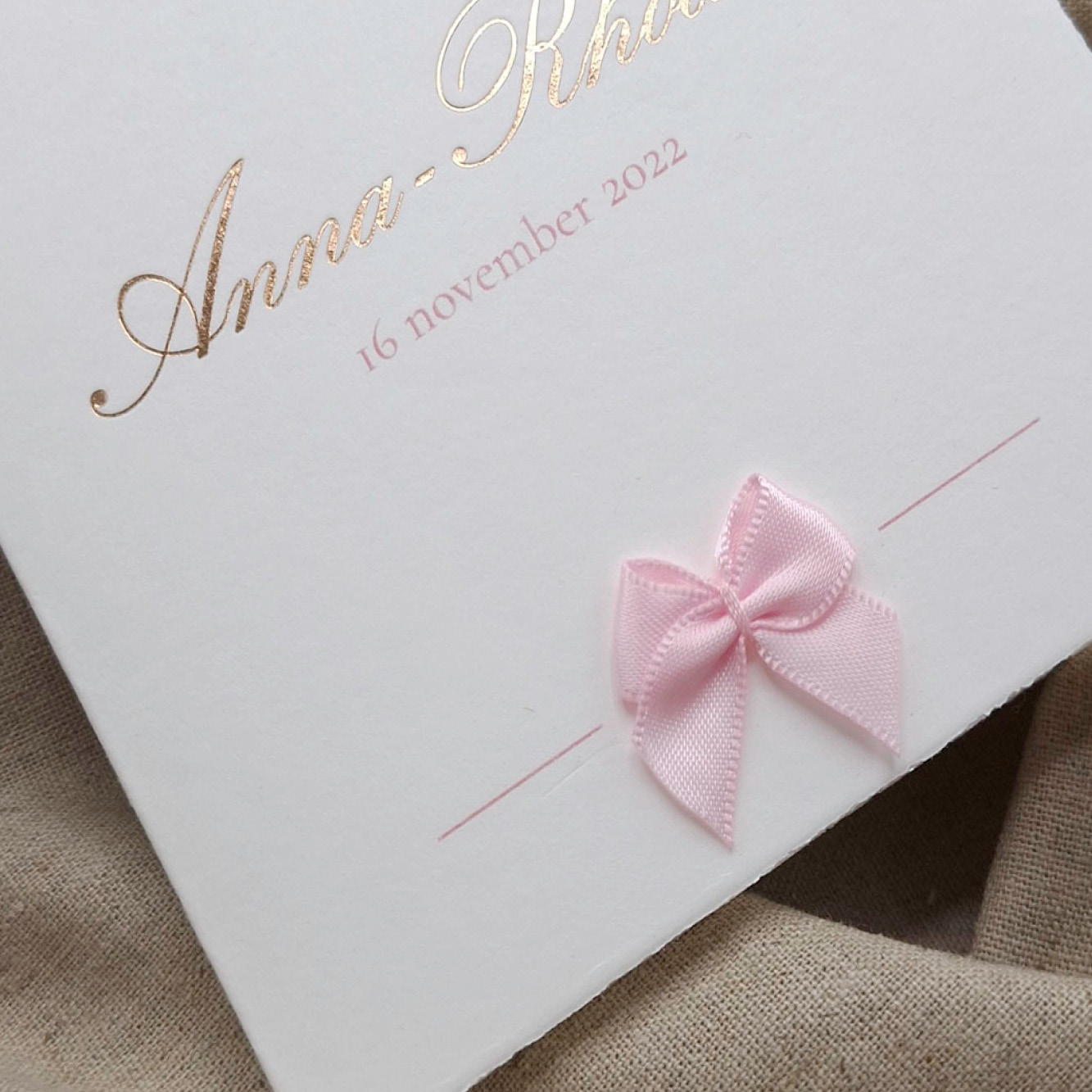 Foliedruk en roze strikje