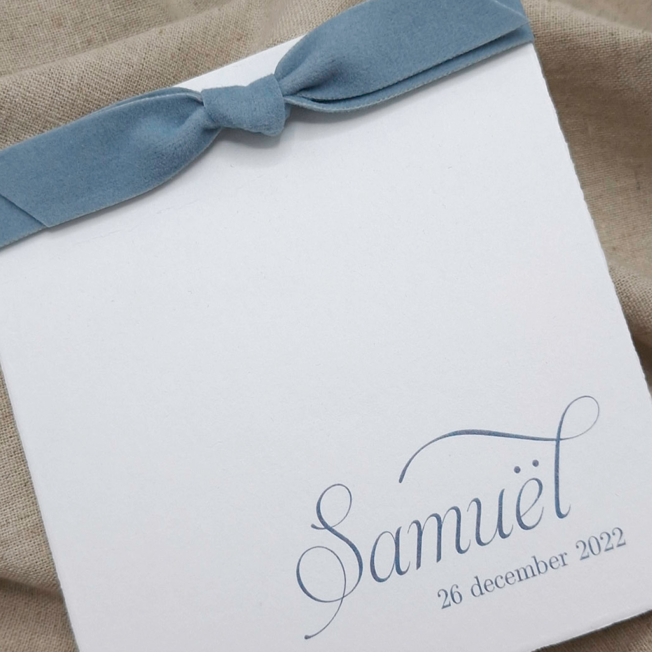 Blauw suède lint
